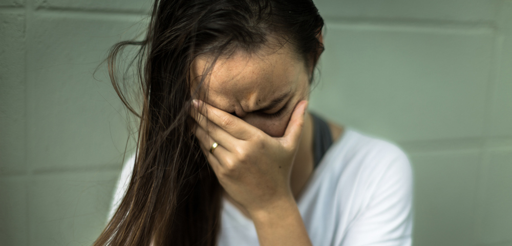 mulher chorando deprimida depressão triste ansiedade deprimida