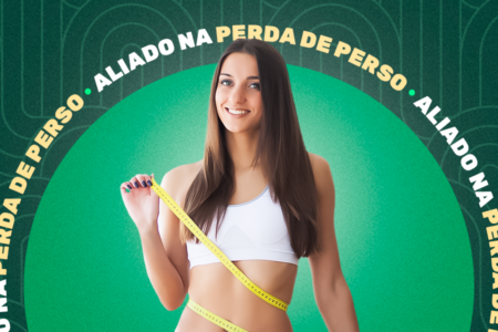 Mulher com fita métrica envolta da barriga