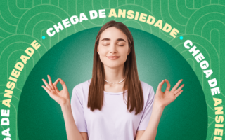 mulher em pose de meditação e calma