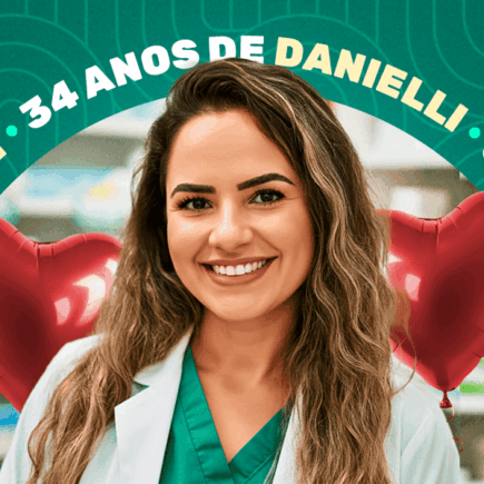mulher sorrindo 34 anos de drogaria danielli