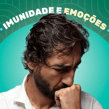 homem pensativo com a mão no queixo